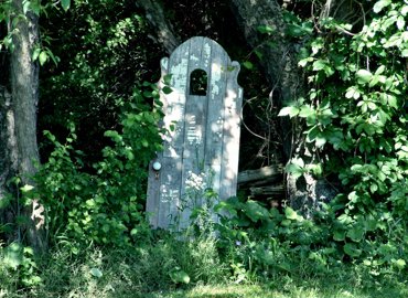 door-in-the-garden-1397952.jpg